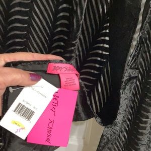 Betsy Johnson Black Scarf Wrap